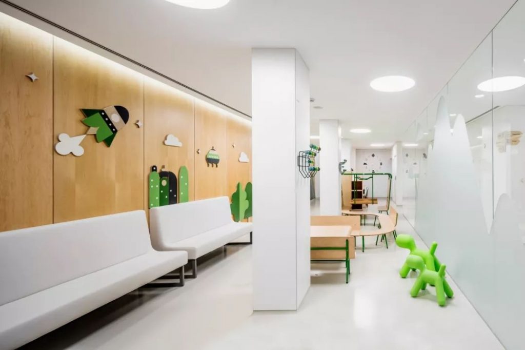 Vall d'Hebron医院，可视化代码 幼儿友好的环境及“护理公园”。