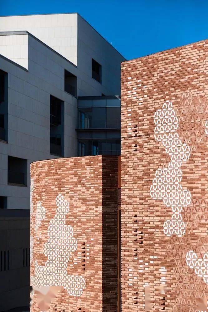 西班牙巴塞罗那Kálida Sant Pau癌症治疗中心空间设计